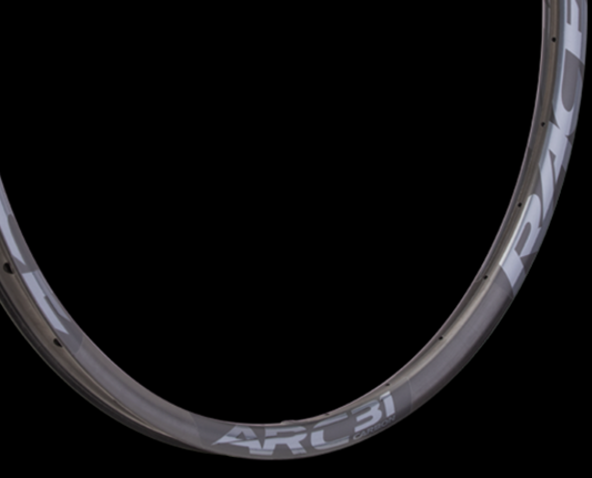 Stan's and RaceFace go carbon